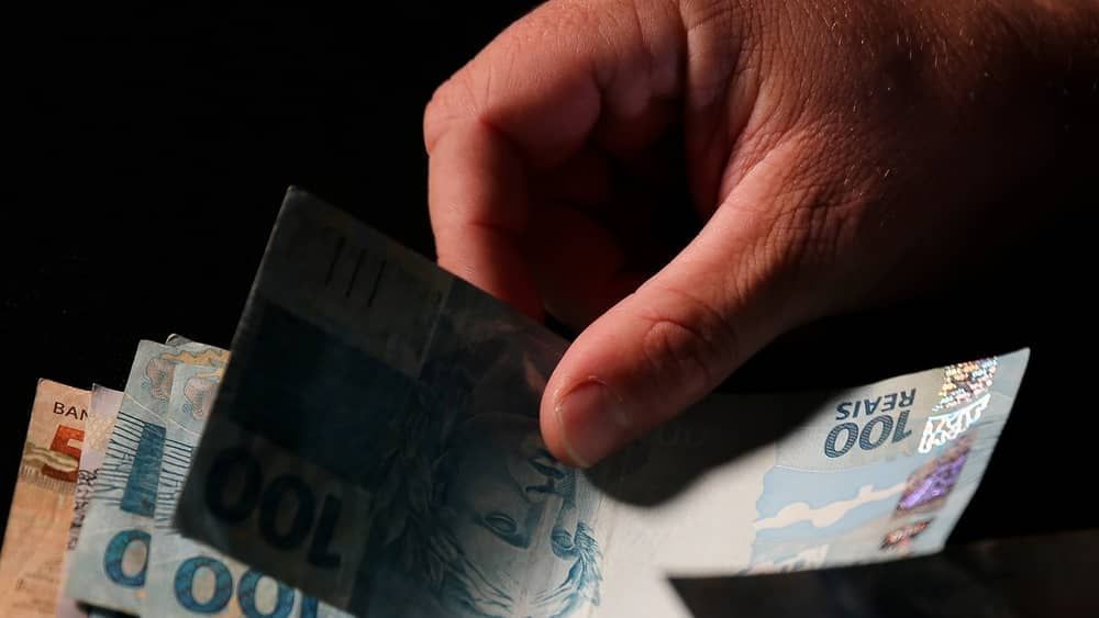 Queda da Selic barateia pouco crédito e prestações, avalia Anefac 
