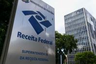 Receita Federal lança sistema que agiliza desembarque de viajantes que declaram bens