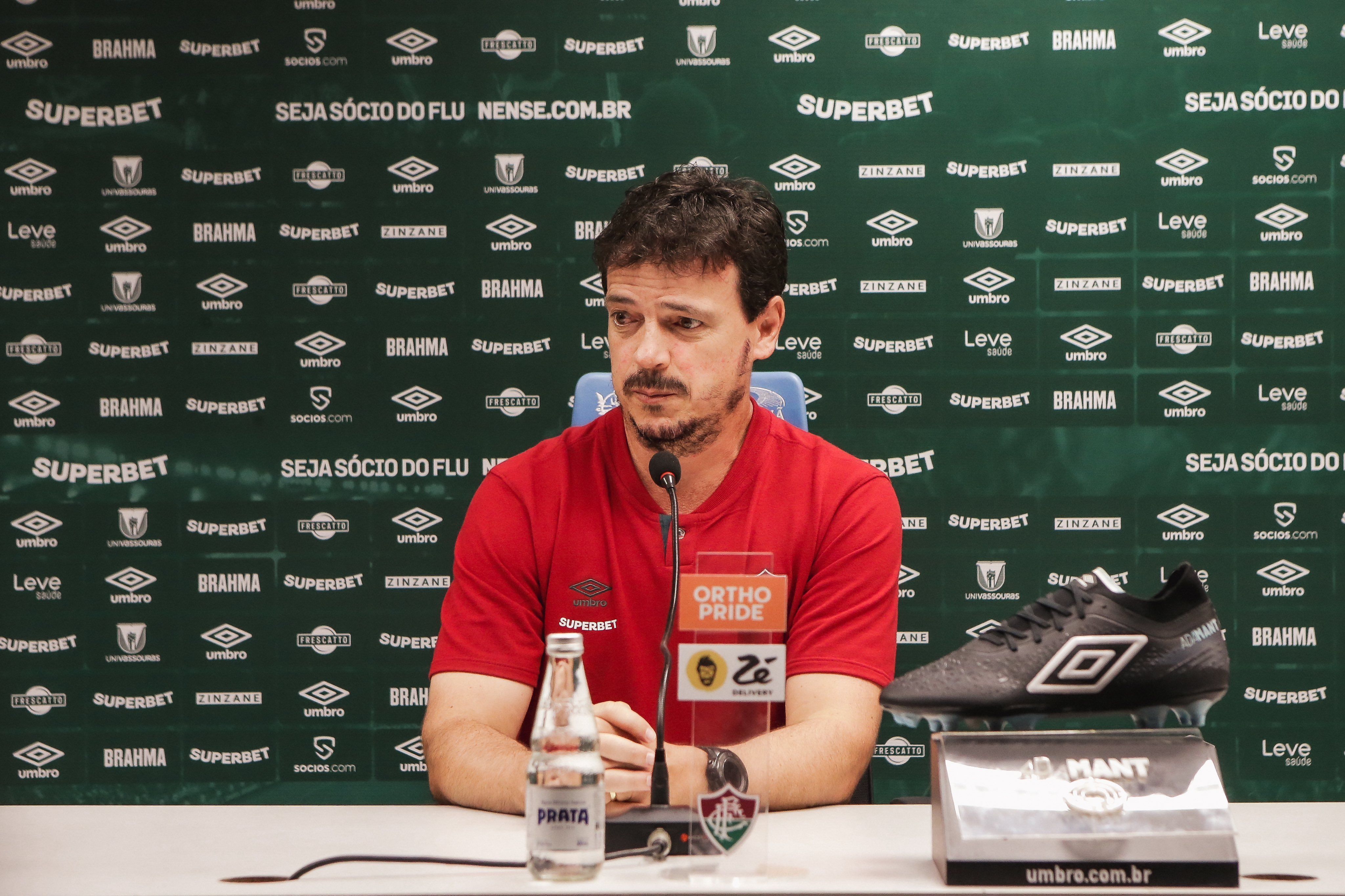 Fernando Diniz lamenta dificuldades para dar sequência no time do Fluminense