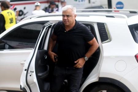 Vinicius Diniz chegando em jogo do Santa Cruz no Arruda, no Recife