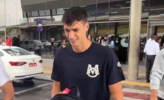 Dinenno chega a Belo Horizonte para assinar com o Cruzeiro e manda recado à torcida