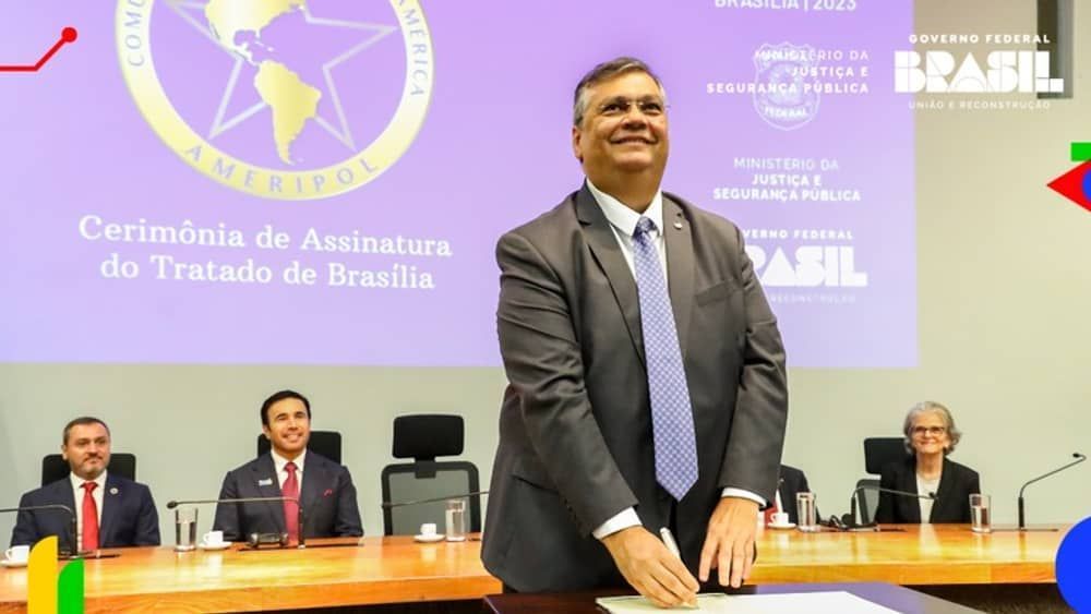 Dino assina tratado que institui a Comunidade de Polícias das Américas 