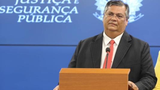 Dino comentou a relação de militares com Bolsonaro