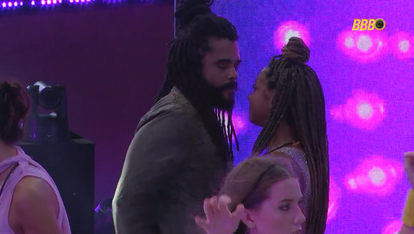 Vinícius impede beijo de Diogo Almeida e Aline no BBB 25: 'estragar nosso plano'