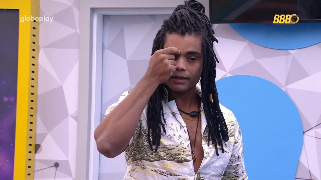 Diogo tem recidiva de doença no BBB 25 e especialista explica relação com a saúde mental