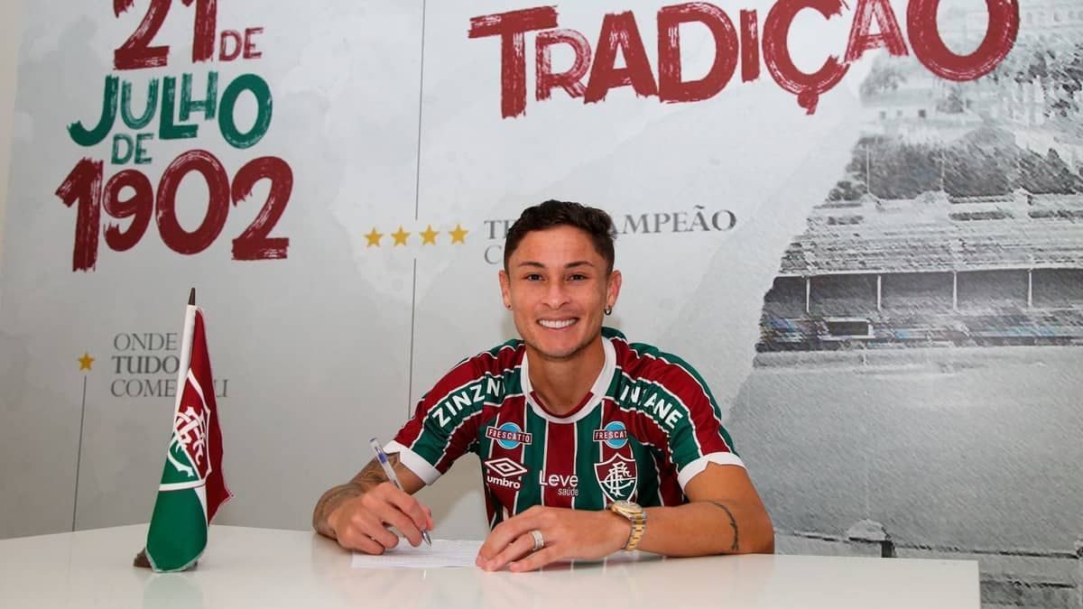 Fluminense anuncia a contratação de Diogo Barbosa