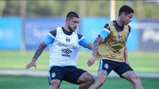 Diogo Barbosa (colete) pode deixar o Grêmio na próxima janela