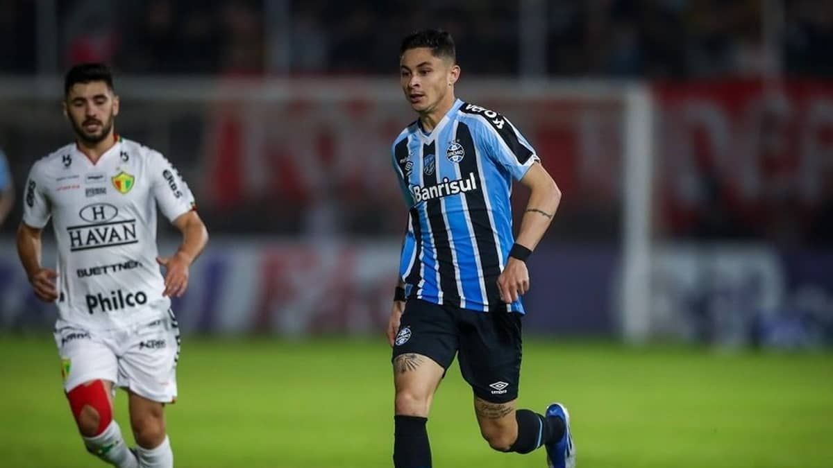 Fluminense espera ter Diogo Barbosa com elenco nesta semana