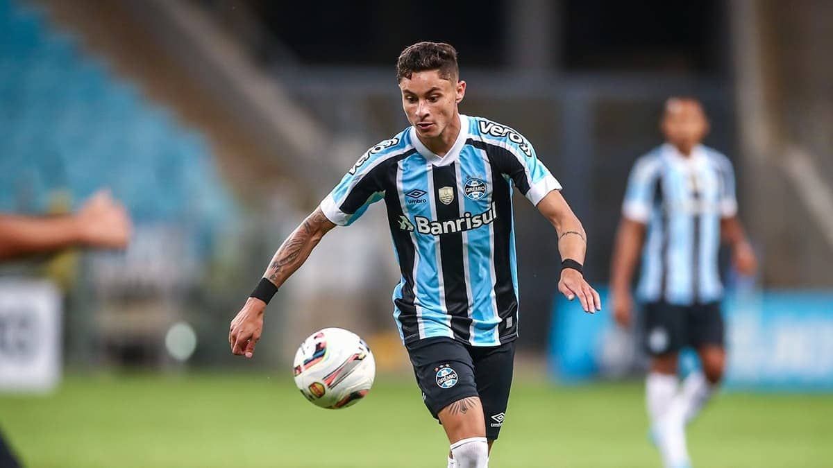 Fluminense costura questão salarial para acerto com Diogo Barbosa