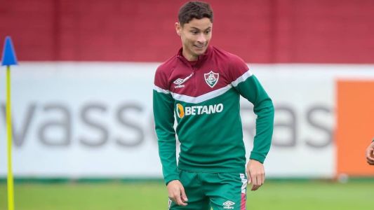 Diogo Barbosa treinou com elenco do Fluminense nesta quinta (20)