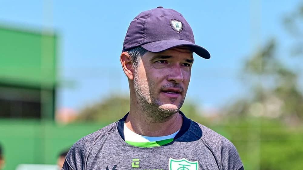 Técnico do América avalia derrota para Flamengo e diz que psicológico 'está pesando'
