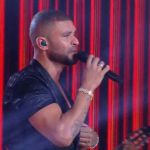 Diogo Nogueira homenageia Portela em show único no BBB 25