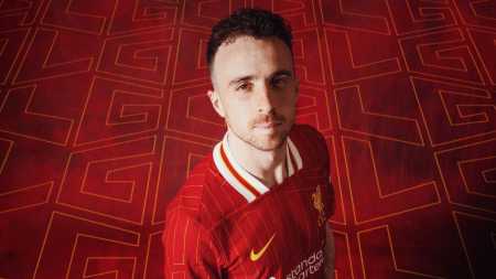 Diogo Jota em foto de divulgação do Liverpool para a temporada 2024/2025