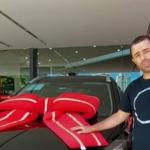 Motorista que atropelou e socorreu Kayky Brito celebra carro novo