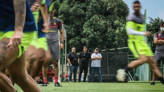 Direção do Sport acompanhou treinos de semana de pressão ao técnico Enderson Moreira