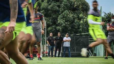 Direção do Sport acompanhou treinos de semana de pressão ao técnico Enderson Moreira