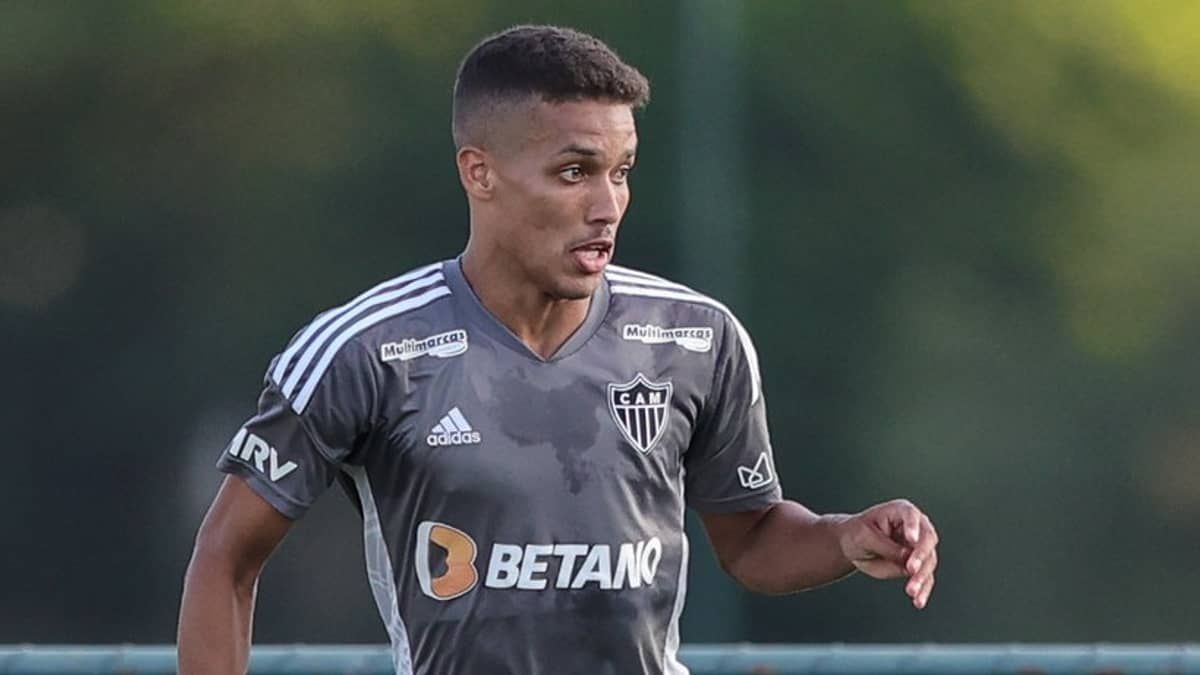 Pedrinho continuará no Atlético? Diretor detalha condições para permanência