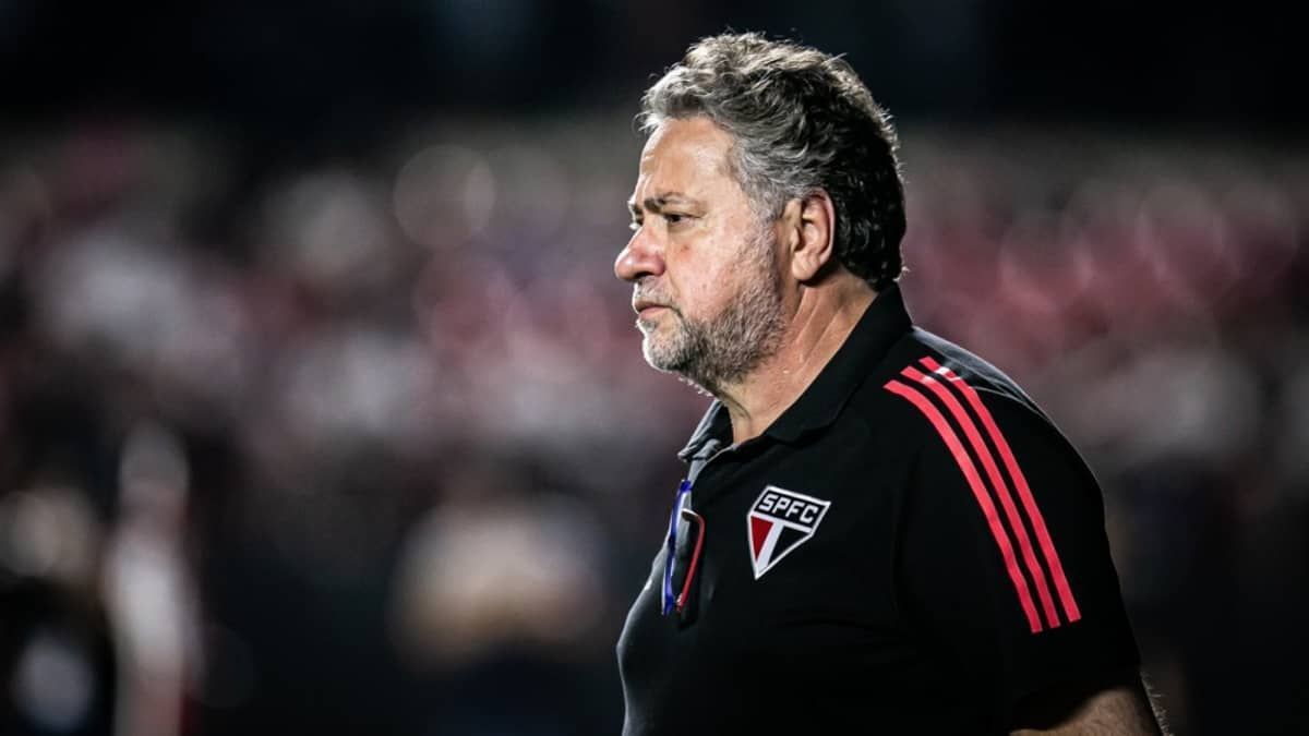 São Paulo atrasa meses de direito de imagem do elenco
