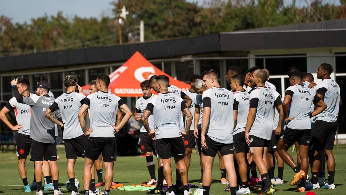 Vasco entra forte no mercado em busca de centroavante 'para resolver'