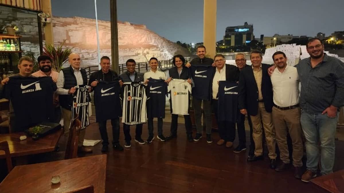 Diretorias de Atlético e Alianza Lima jantam juntas antes de jogo pela Libertadores