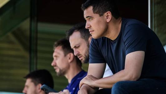 Dirigentes do Cruzeiro se reúnem em Itu durante treinamentos da equipe principal