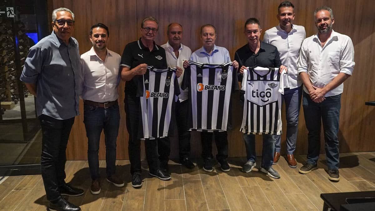 Diretores de Atlético e Libertad jantam juntos antes de jogo na Libertadores