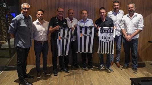 Dirigentes trocaram camisas antes do jantar