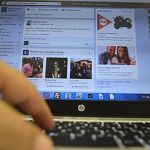 Suspeita mata mulher em Betim (MG) após discussão no Facebook e se entrega à PM