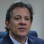 Discutir política monetária não é afrontar a autoridade monetária, diz Haddad em evento com Campos Neto