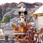 Chefe leva 1,2 mil funcionários à Disney para comemorar aniversário da empresa