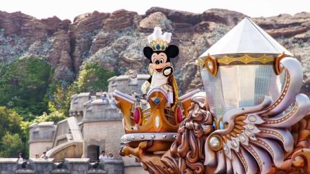 Funcionários celebraram aniversários das empresas na Disney de Tóquio