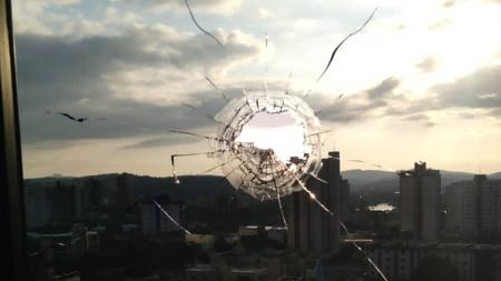 Disparo de arma de fogo atingiu janela do 11º andar do prédio do TRT em Governador Valadares