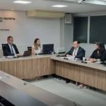 A simplicidade de uma disputa no tapetão em que a falsificação tem o papel decisivo