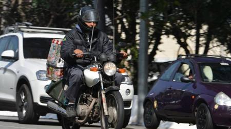 Distribuição de antenas faz parte de ação do Dia Nacional do Motociclista