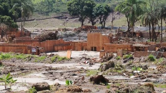 Distrito de Bento Rodrigues, em Mariana, foi completamente devastado após rompimento de barragem da Samarco