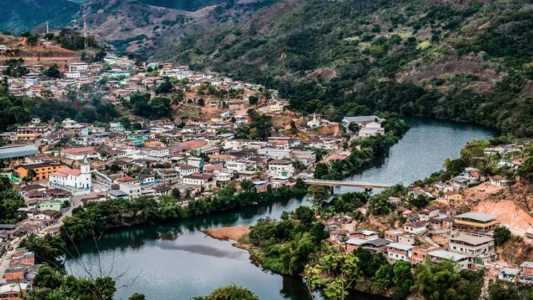 Distritos de Antônio Dias recebem sistema de abastecimento de água