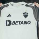 Atlético lançará nova camisa nesta sexta; veja foto vazada de ensaio
