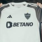 Atlético lançará nova camisa nesta sexta; veja foto vazada de ensaio