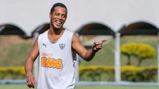 Dívida do Atlético com Ronaldinho se arrasta desde 2014
