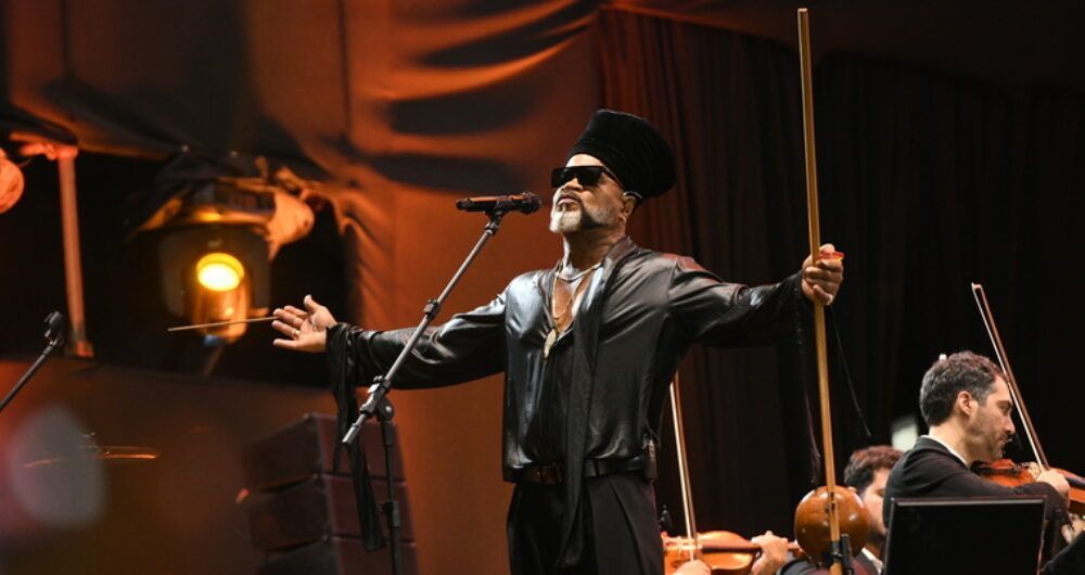 Carlinhos Brown e Orquestra Ouro Preto se apresentam na Bahia