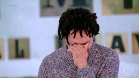 Djavan se emociona com palavras de atriz da Globo