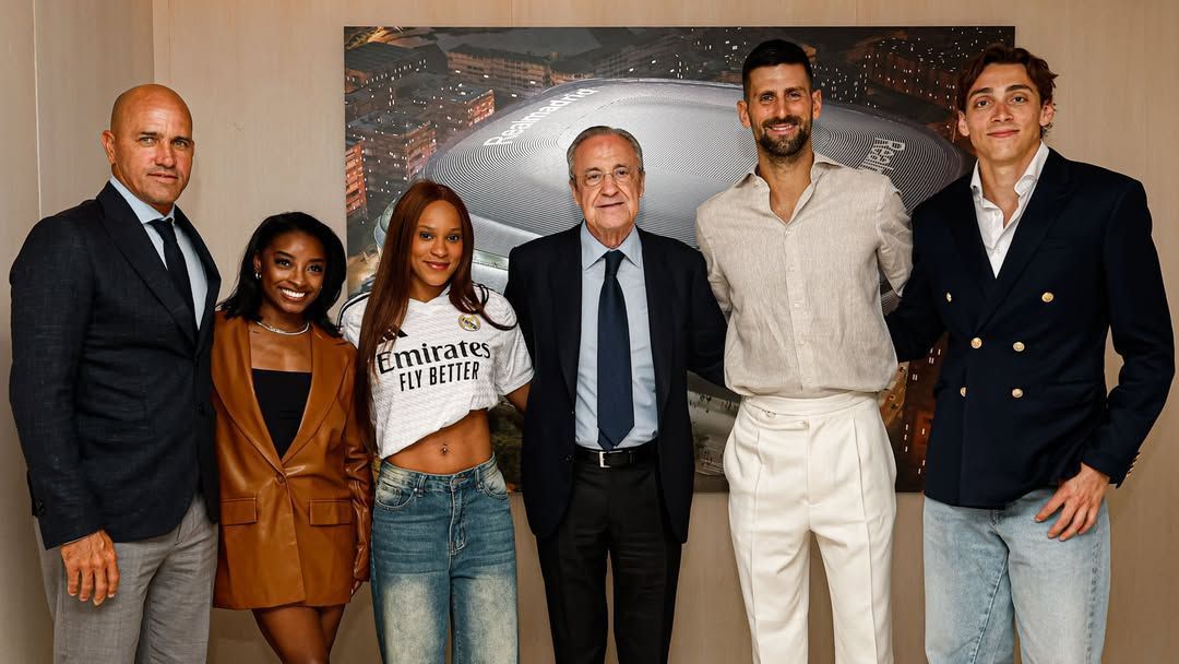 Rebeca Andrade acompanha jogo do Real Madrid com Simone Biles e Djokovic