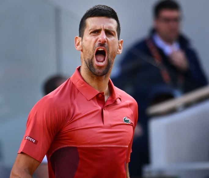 Djokovic supera dores, vence argentino e chega às quartas pela 18ª vez na França