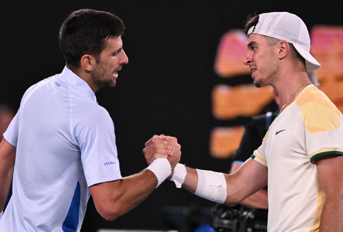 Tênis: Djokovic vence jovem promessa de 18 anos na estreia no Aberto da Austrália