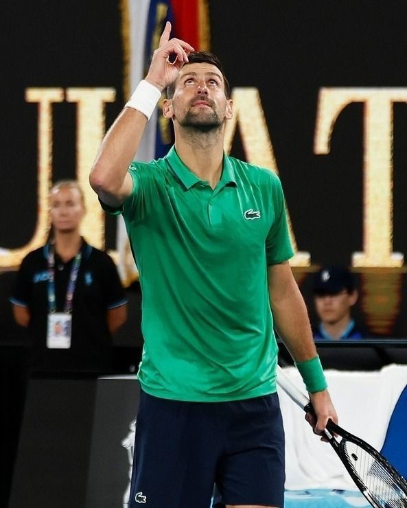 Djokovic vence em estreia no Australian Open e atinge marca histórica no Grand Slam