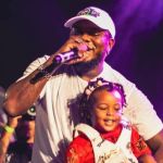 Evento com Djonga em Contagem arrecada mais de seis toneladas de leite para caridade