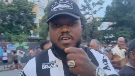 Djonga está no Maracanã para torcer pelo Atlético contra o Flamengo