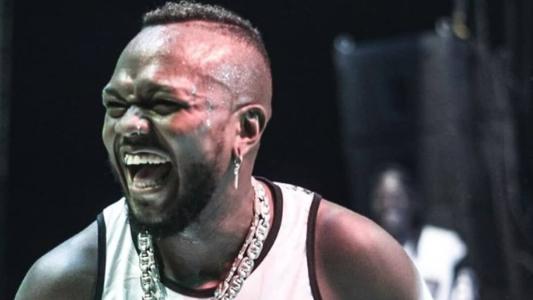 Djonga se apresentou em festival de rap no Mineirão esse sábado (25)