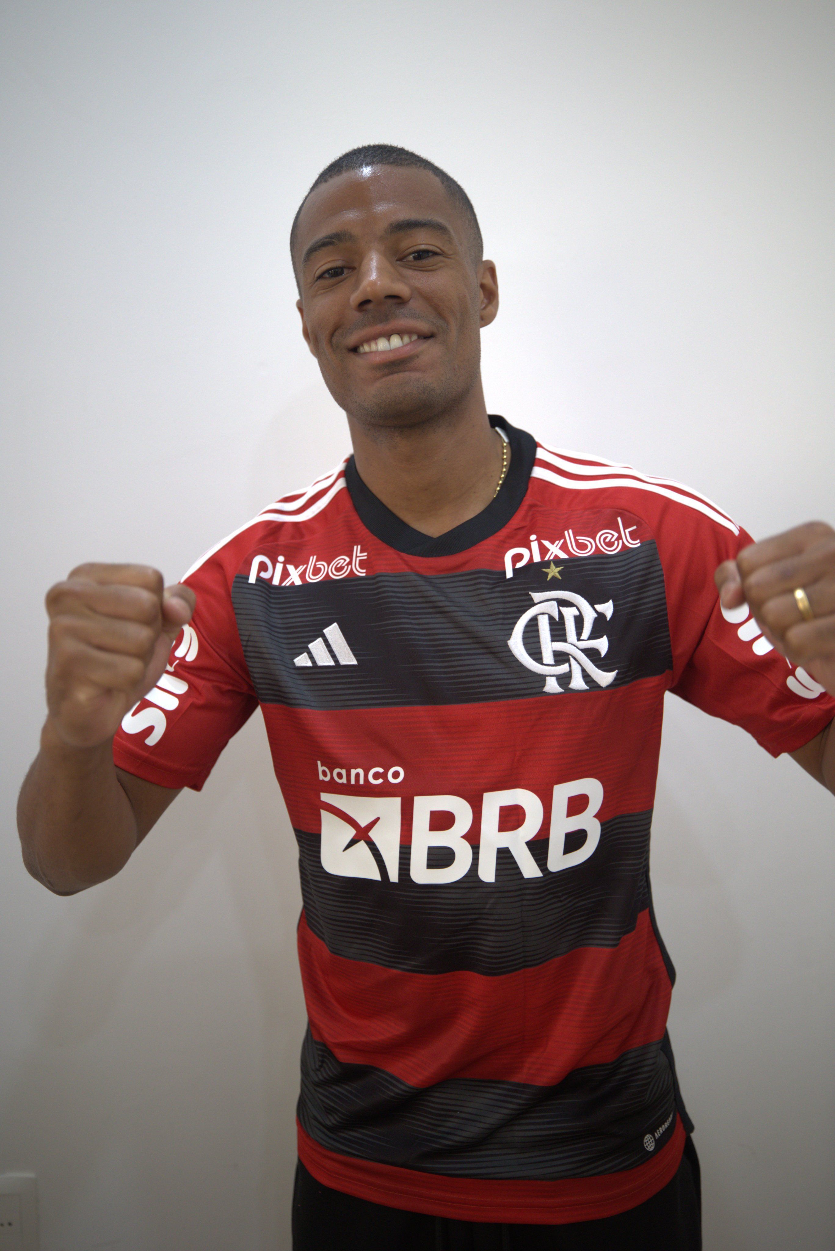Flamengo inicia pré-temporada sem De La Cruz, que chega ao Rio nesta terça (9)
