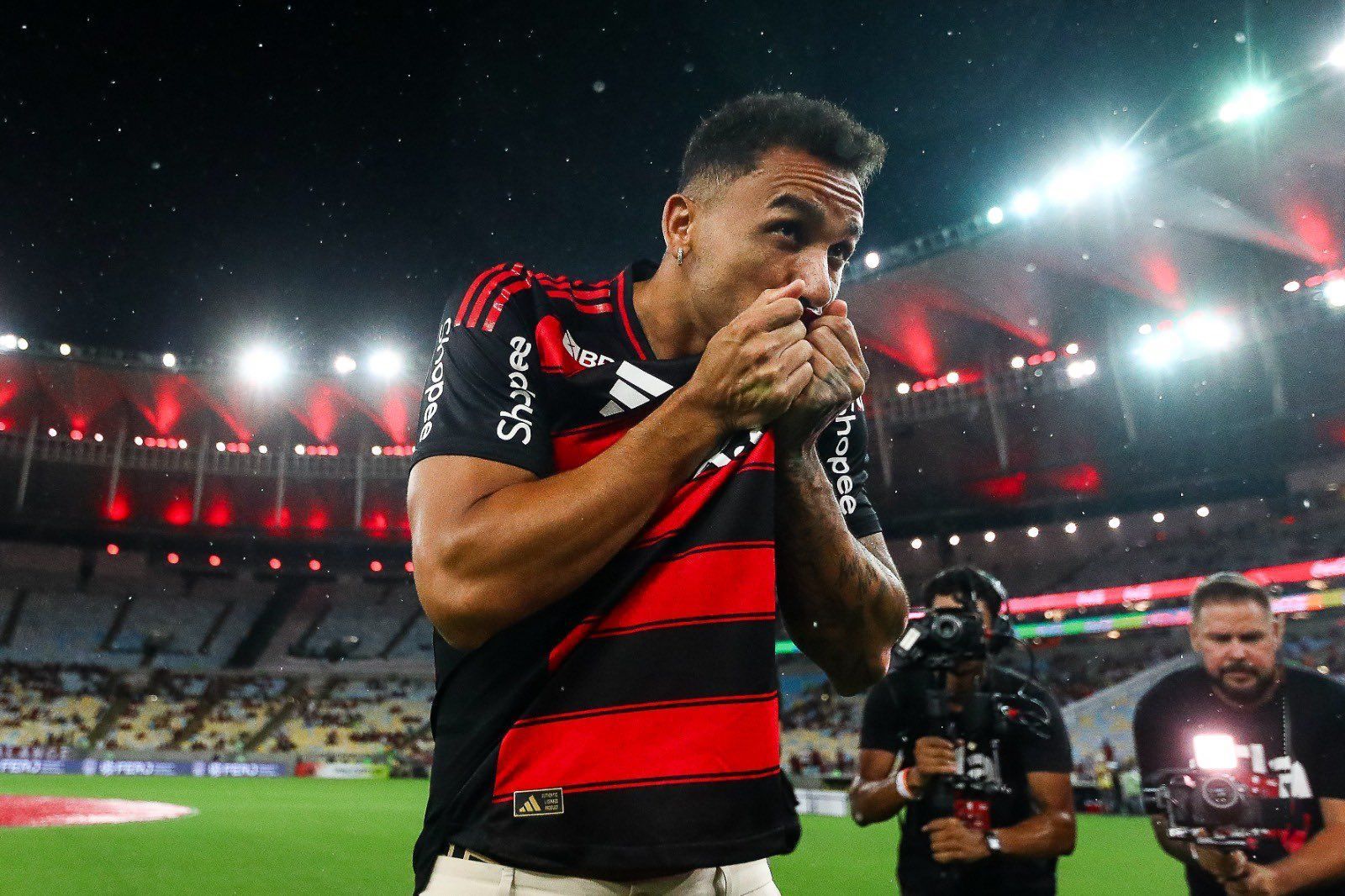 Nome de Danilo aparece no BID e está liberado para jogar pelo Flamengo
